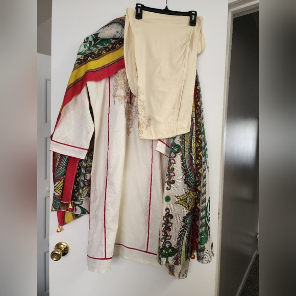 Shalwar kameez suit - Picture 5 of 6